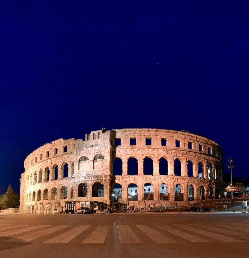 Top App 5 Min Arena Amphitheater Pula Exteriör bild